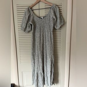 • Smocked Floral Midi Dress •